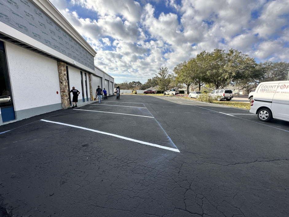 Deterioriated-Parking-lot-maintenance-castech-202302020007